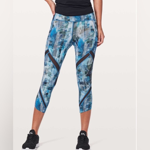 Lululemon On Pace Crop 21" Size 6 - Picture 2 of 11